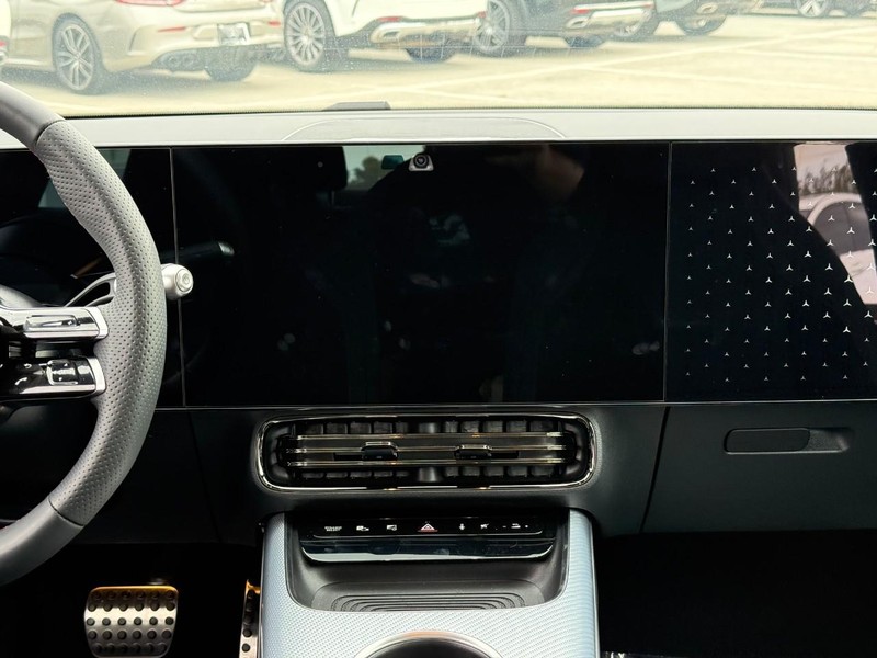 Mercedes-Benz CLA Vehicle Full-screen Gallery Image 15