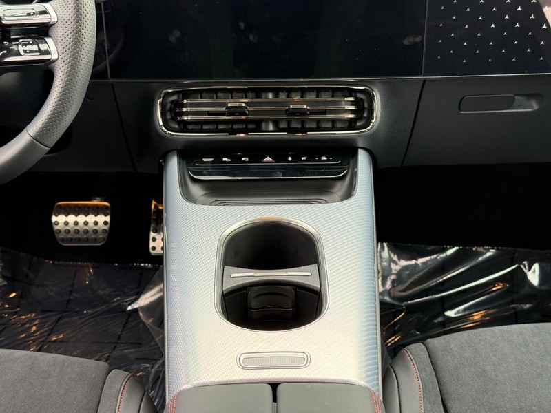 Mercedes-Benz CLA Vehicle Full-screen Gallery Image 16