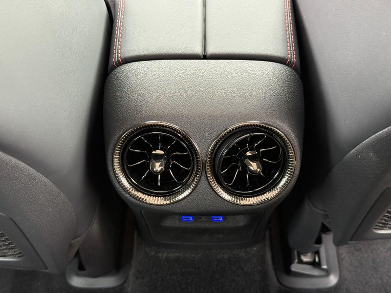 Mercedes-Benz CLA Vehicle Full-screen Gallery Image 17