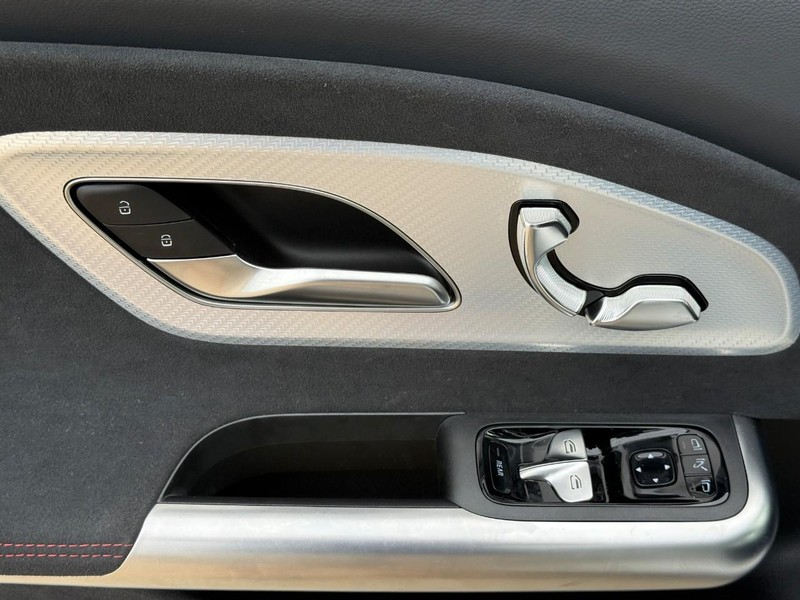 Mercedes-Benz CLA Vehicle Full-screen Gallery Image 19