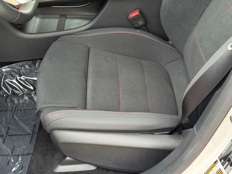 Mercedes-Benz CLA Vehicle Full-screen Gallery Image 20