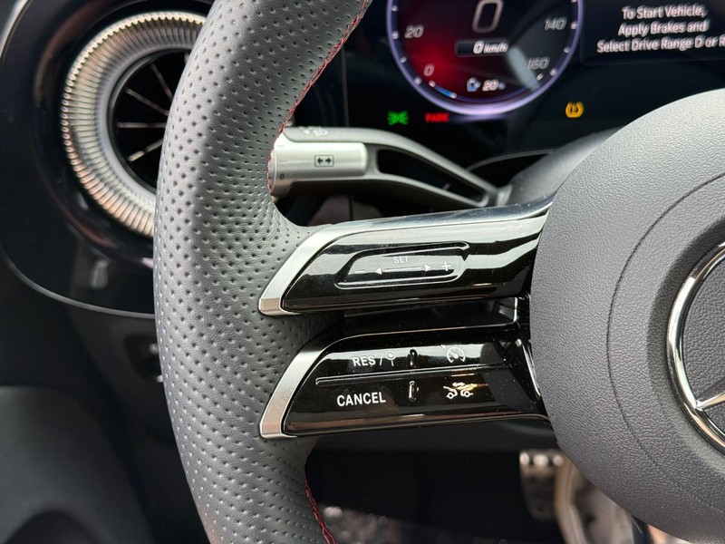 Mercedes-Benz CLA Vehicle Full-screen Gallery Image 21
