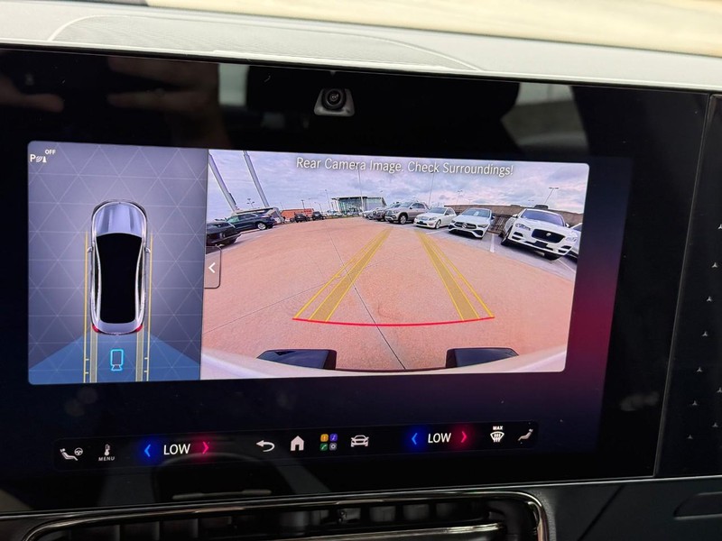 Mercedes-Benz CLA Vehicle Full-screen Gallery Image 24