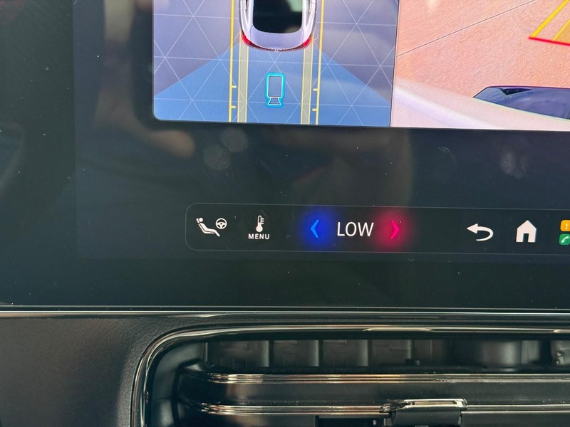 Mercedes-Benz CLA Vehicle Full-screen Gallery Image 25