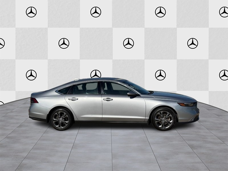 Honda Accord Sedan Vehicle Full-screen Gallery Image 02