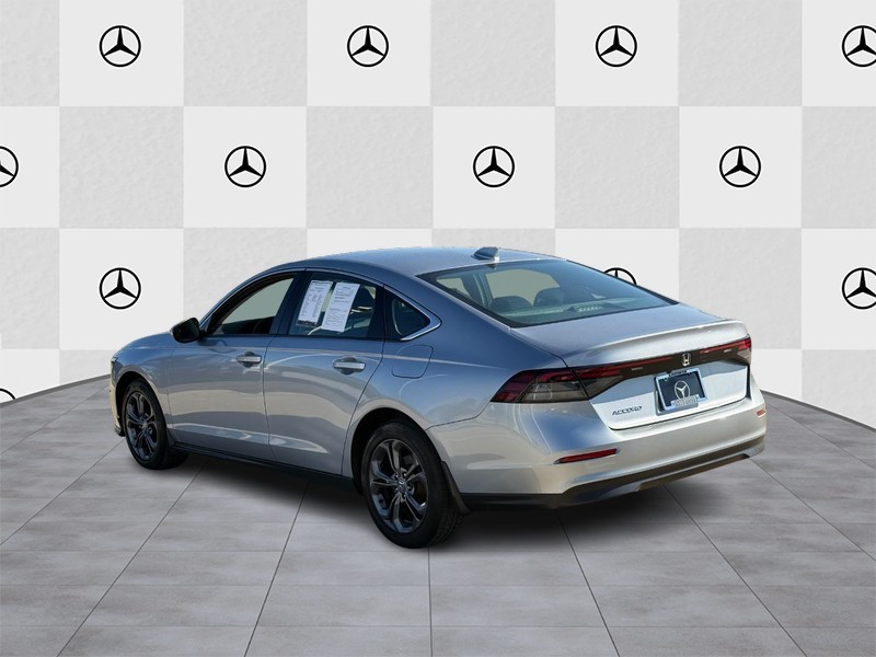 Honda Accord Sedan Vehicle Full-screen Gallery Image 04