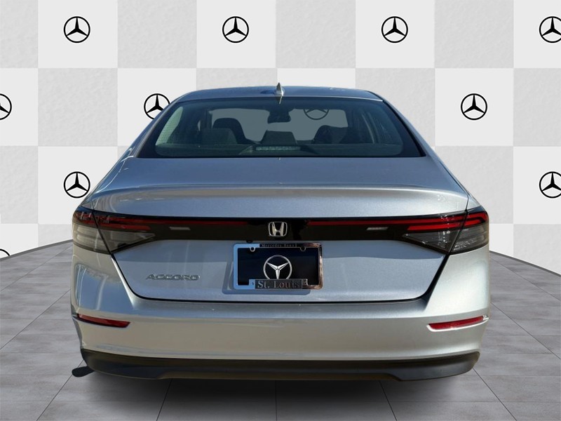 Honda Accord Sedan Vehicle Full-screen Gallery Image 07