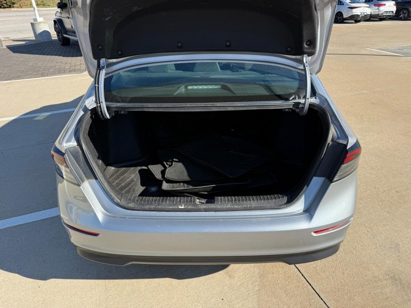 Honda Accord Sedan Vehicle Full-screen Gallery Image 08