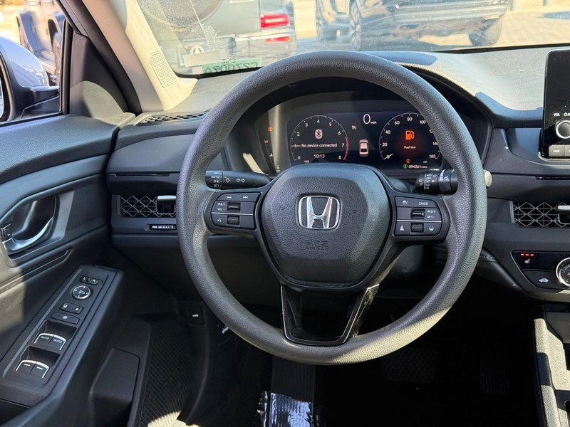 Honda Accord Sedan Vehicle Full-screen Gallery Image 12