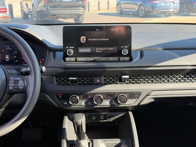 Honda Accord Sedan Vehicle Full-screen Gallery Image 13