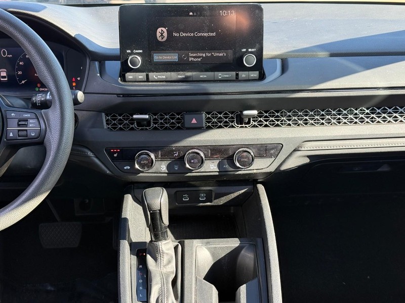 Honda Accord Sedan Vehicle Full-screen Gallery Image 14