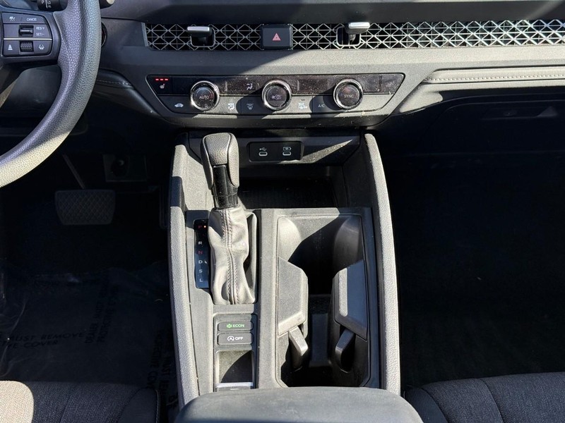 Honda Accord Sedan Vehicle Full-screen Gallery Image 15