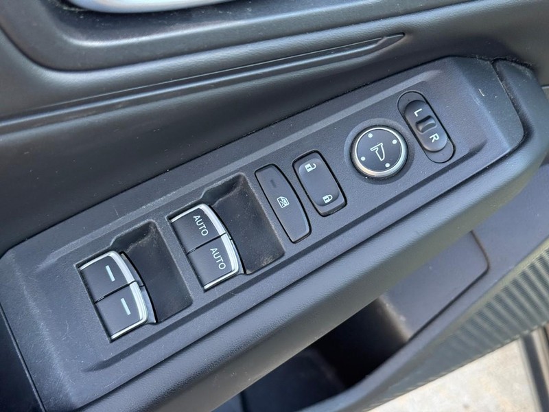 Honda Accord Sedan Vehicle Full-screen Gallery Image 17