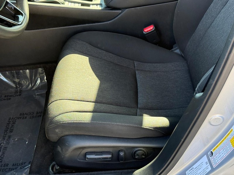 Honda Accord Sedan Vehicle Full-screen Gallery Image 18