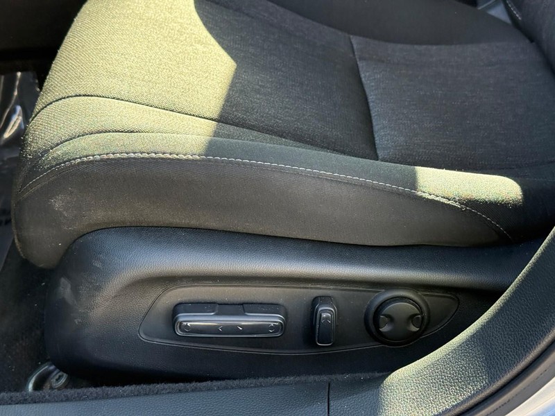 Honda Accord Sedan Vehicle Full-screen Gallery Image 19