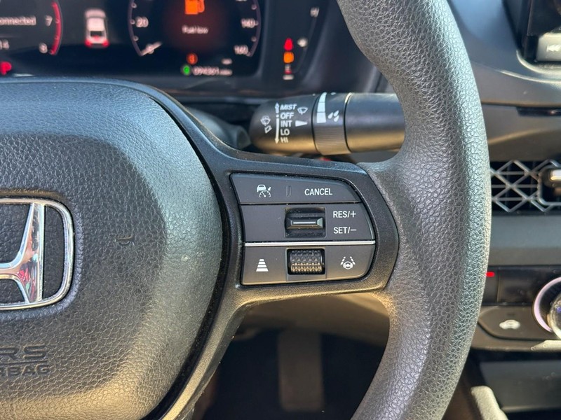 Honda Accord Sedan Vehicle Full-screen Gallery Image 21