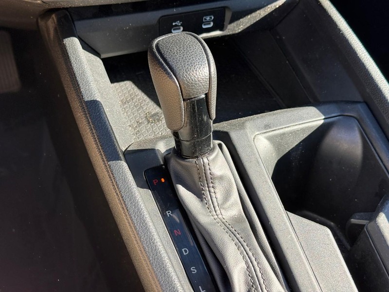 Honda Accord Sedan Vehicle Full-screen Gallery Image 22