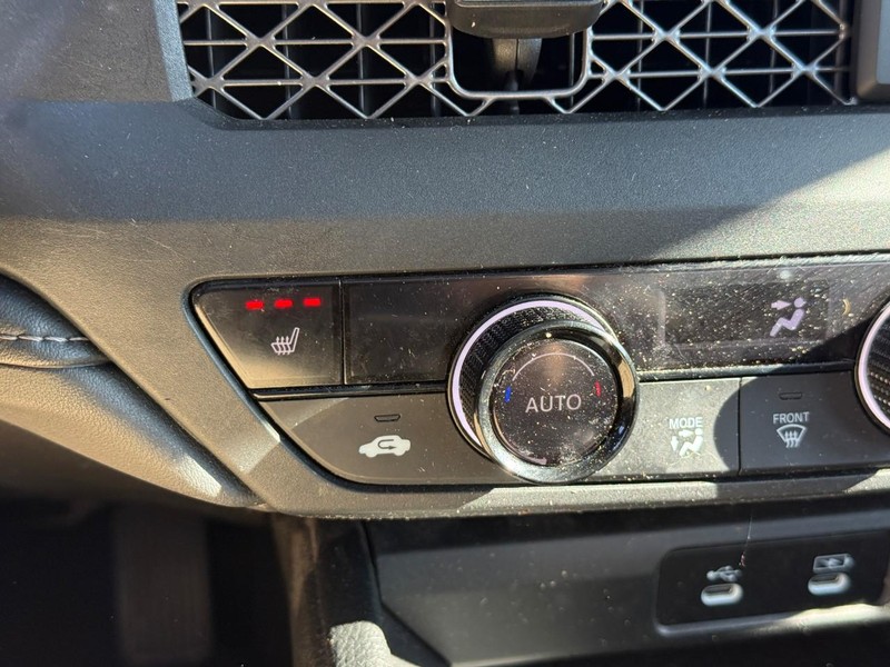 Honda Accord Sedan Vehicle Full-screen Gallery Image 23