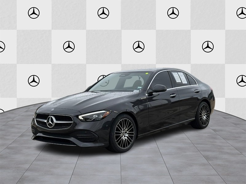 Mercedes-Benz C-Class Vehicle Full-screen Gallery Image 05