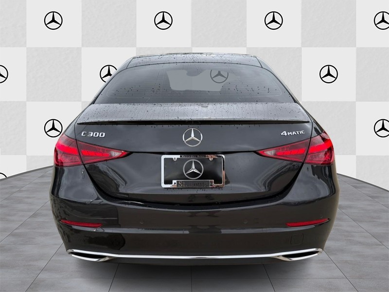 Mercedes-Benz C-Class Vehicle Full-screen Gallery Image 06