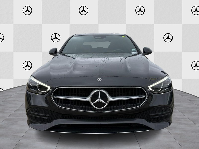 Mercedes-Benz C-Class Vehicle Full-screen Gallery Image 07