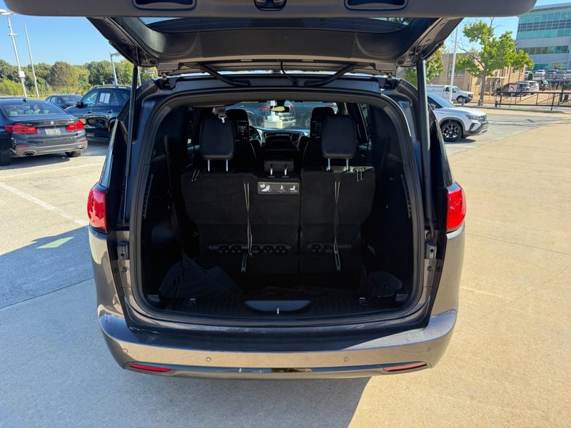 Chrysler Pacifica Vehicle Full-screen Gallery Image 08