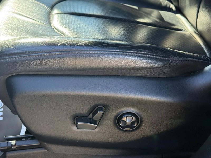 Chrysler Pacifica Vehicle Full-screen Gallery Image 20