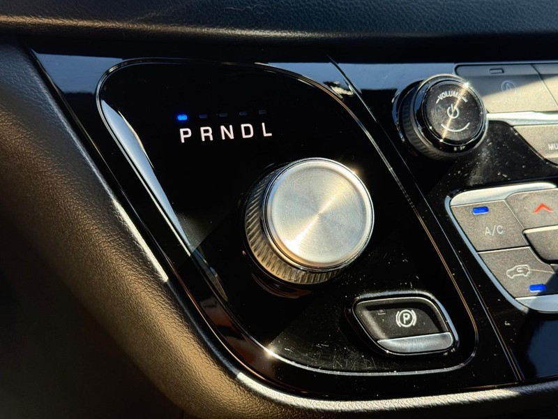Chrysler Pacifica Vehicle Full-screen Gallery Image 24