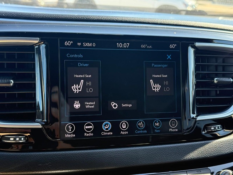 Chrysler Pacifica Vehicle Full-screen Gallery Image 27