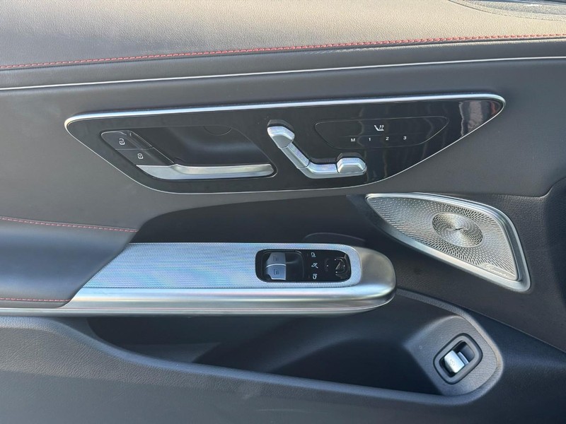 Mercedes-Benz CLE Vehicle Full-screen Gallery Image 14
