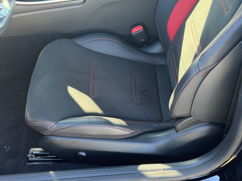 Mercedes-Benz CLE Vehicle Full-screen Gallery Image 16