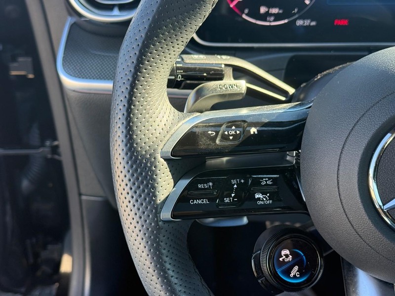 Mercedes-Benz CLE Vehicle Full-screen Gallery Image 17