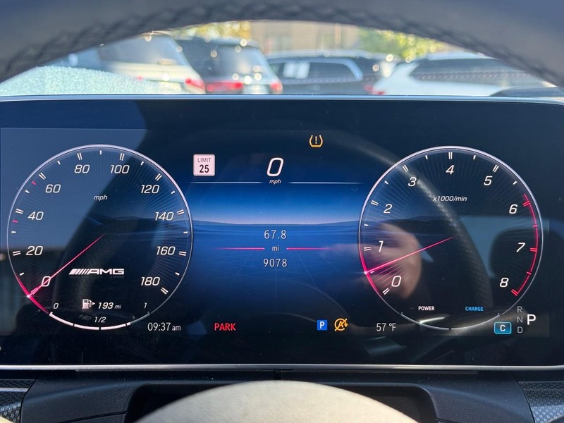 Mercedes-Benz CLE Vehicle Full-screen Gallery Image 19