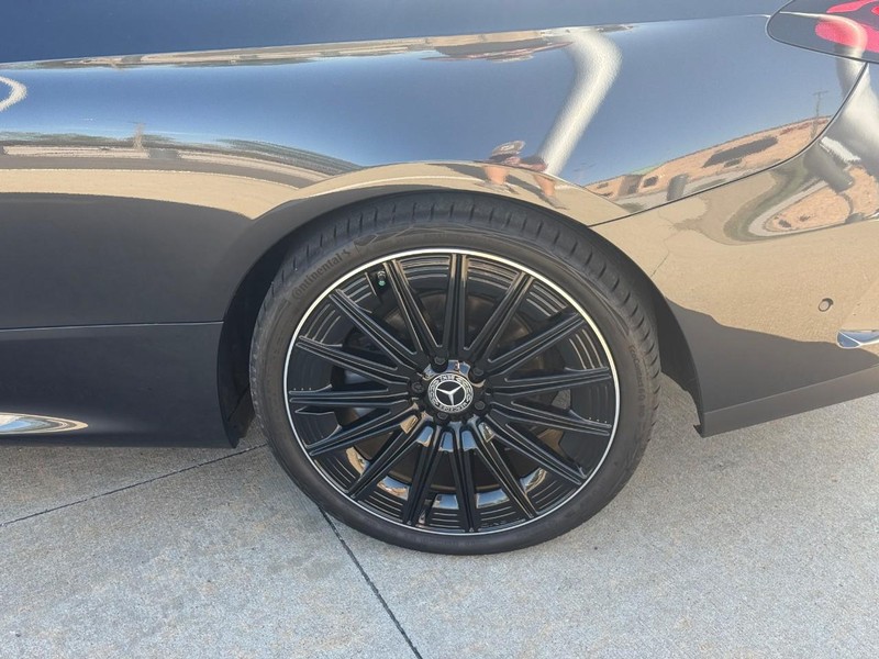 Mercedes-Benz CLE Vehicle Full-screen Gallery Image 09