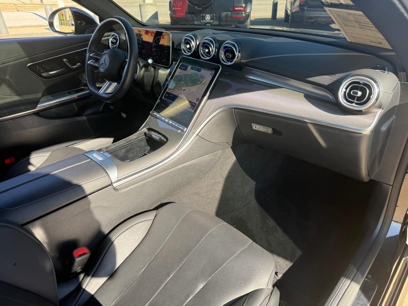 Mercedes-Benz CLE Vehicle Full-screen Gallery Image 13