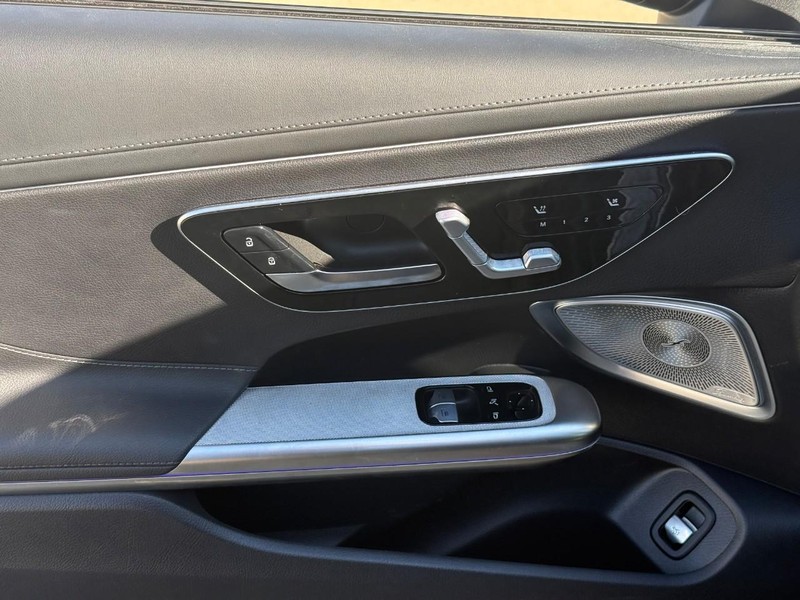 Mercedes-Benz CLE Vehicle Full-screen Gallery Image 14