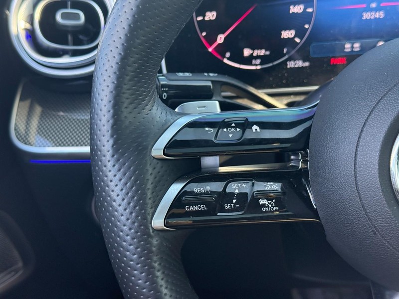 Mercedes-Benz CLE Vehicle Full-screen Gallery Image 17