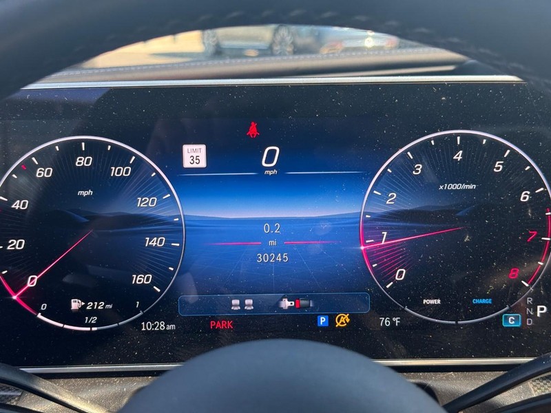 Mercedes-Benz CLE Vehicle Full-screen Gallery Image 19
