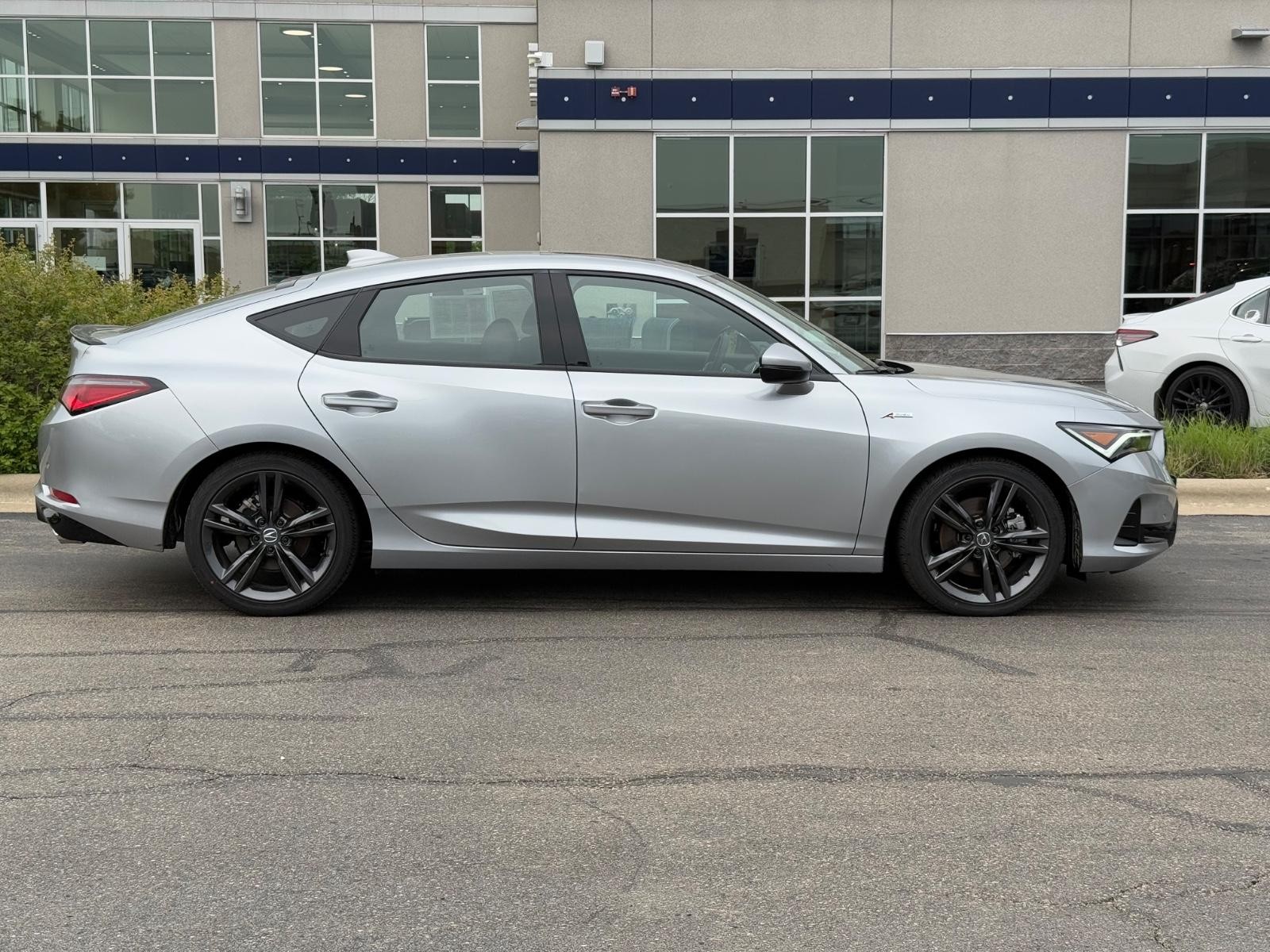 Acura Integra Vehicle Full-screen Gallery Image 02