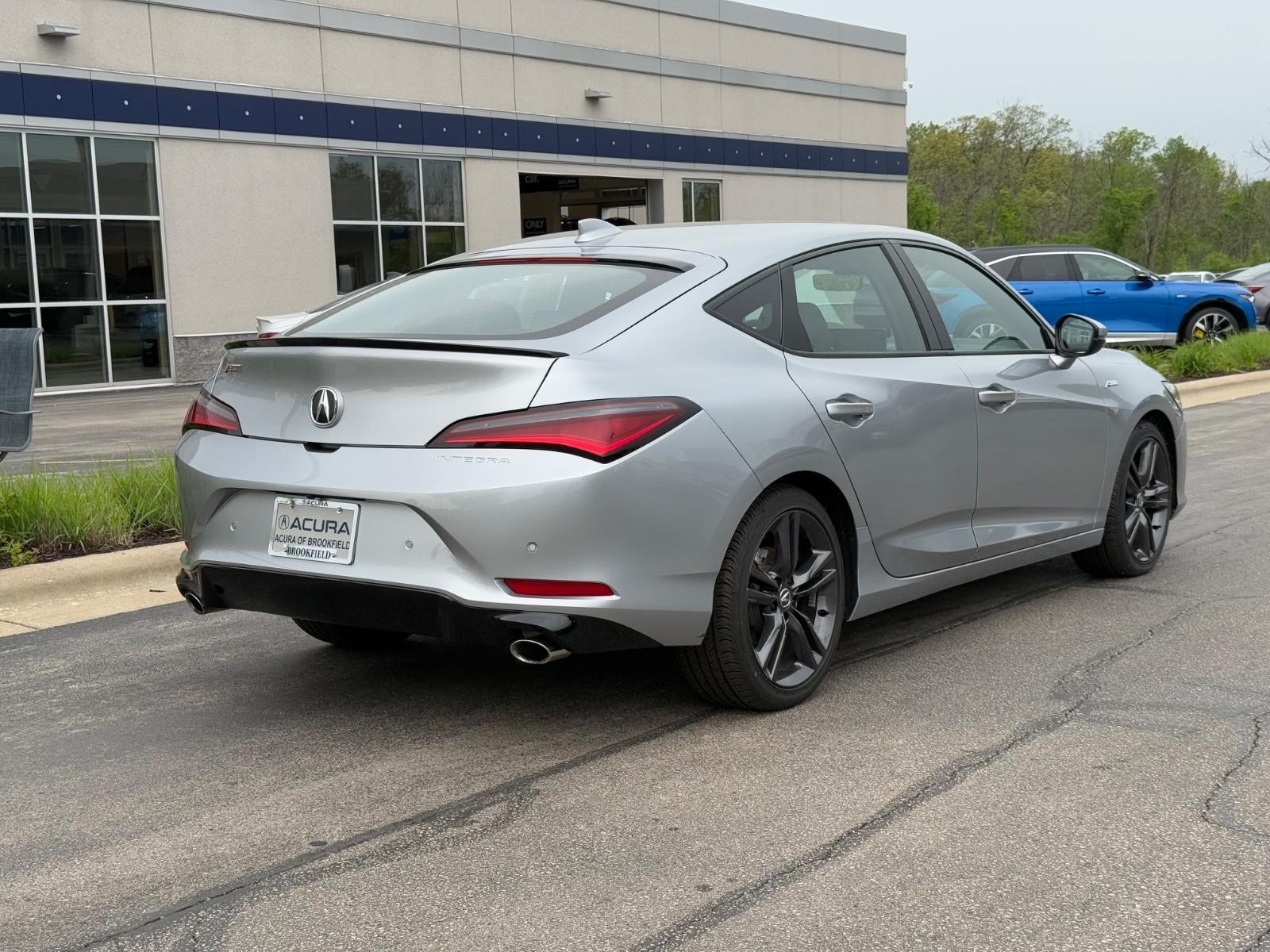 Acura Integra Vehicle Full-screen Gallery Image 03