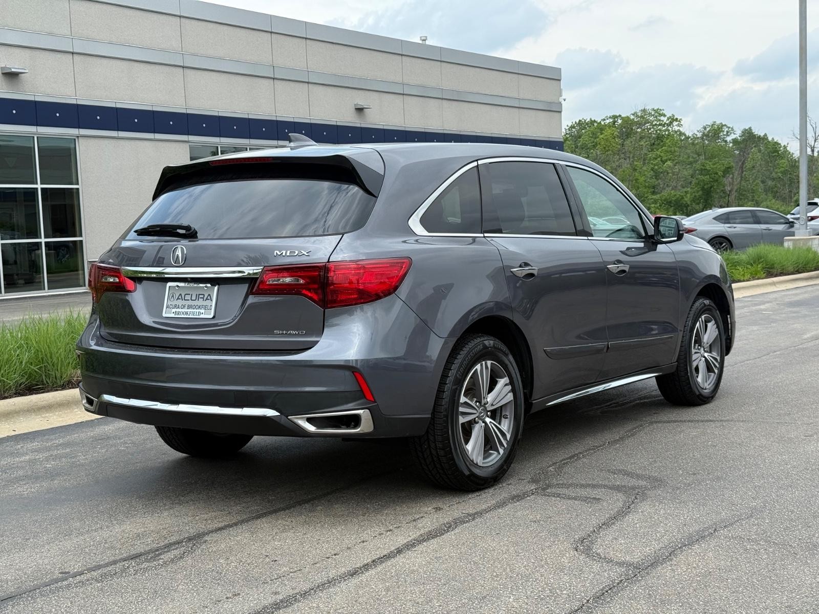 Acura MDX Vehicle Full-screen Gallery Image 03