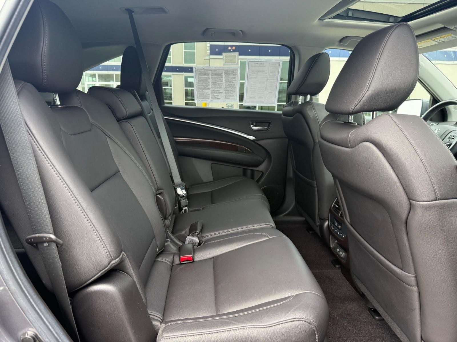 Acura MDX Vehicle Full-screen Gallery Image 10