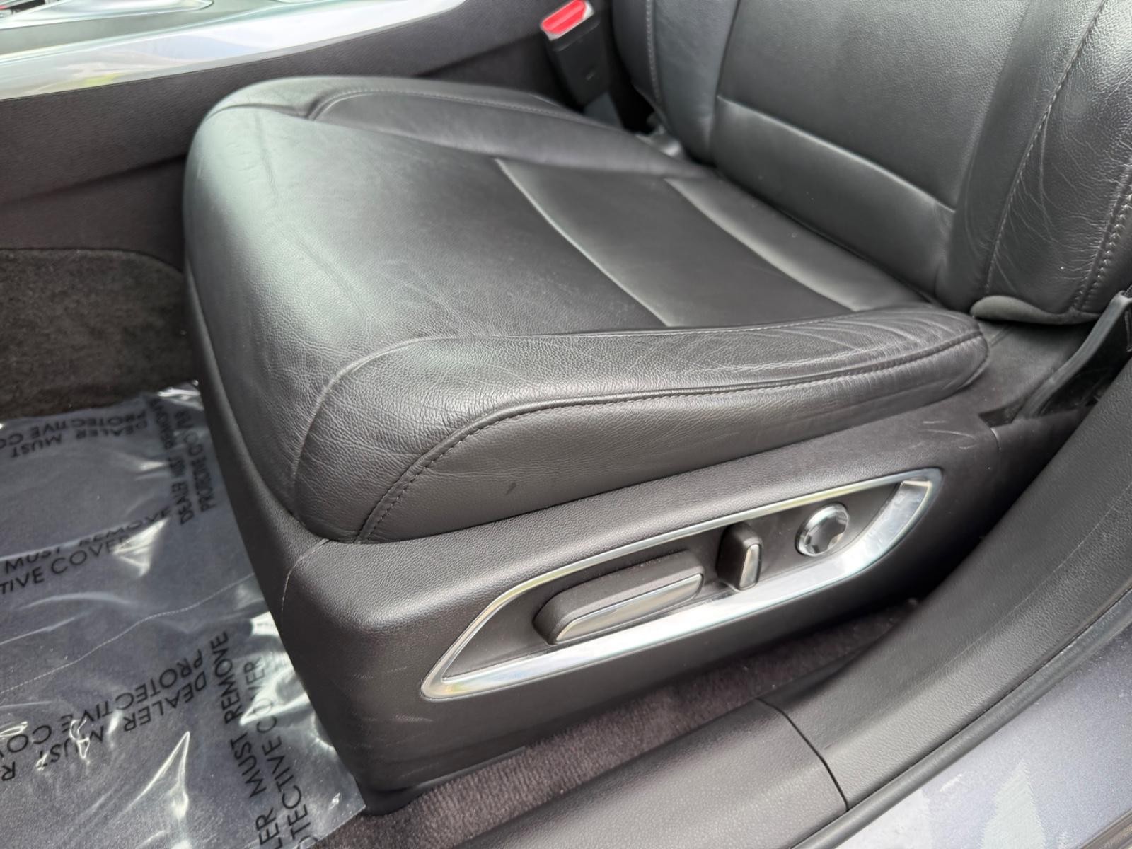 Acura MDX Vehicle Full-screen Gallery Image 14