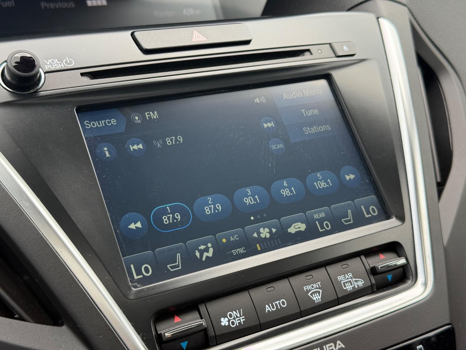 Acura MDX Vehicle Full-screen Gallery Image 20