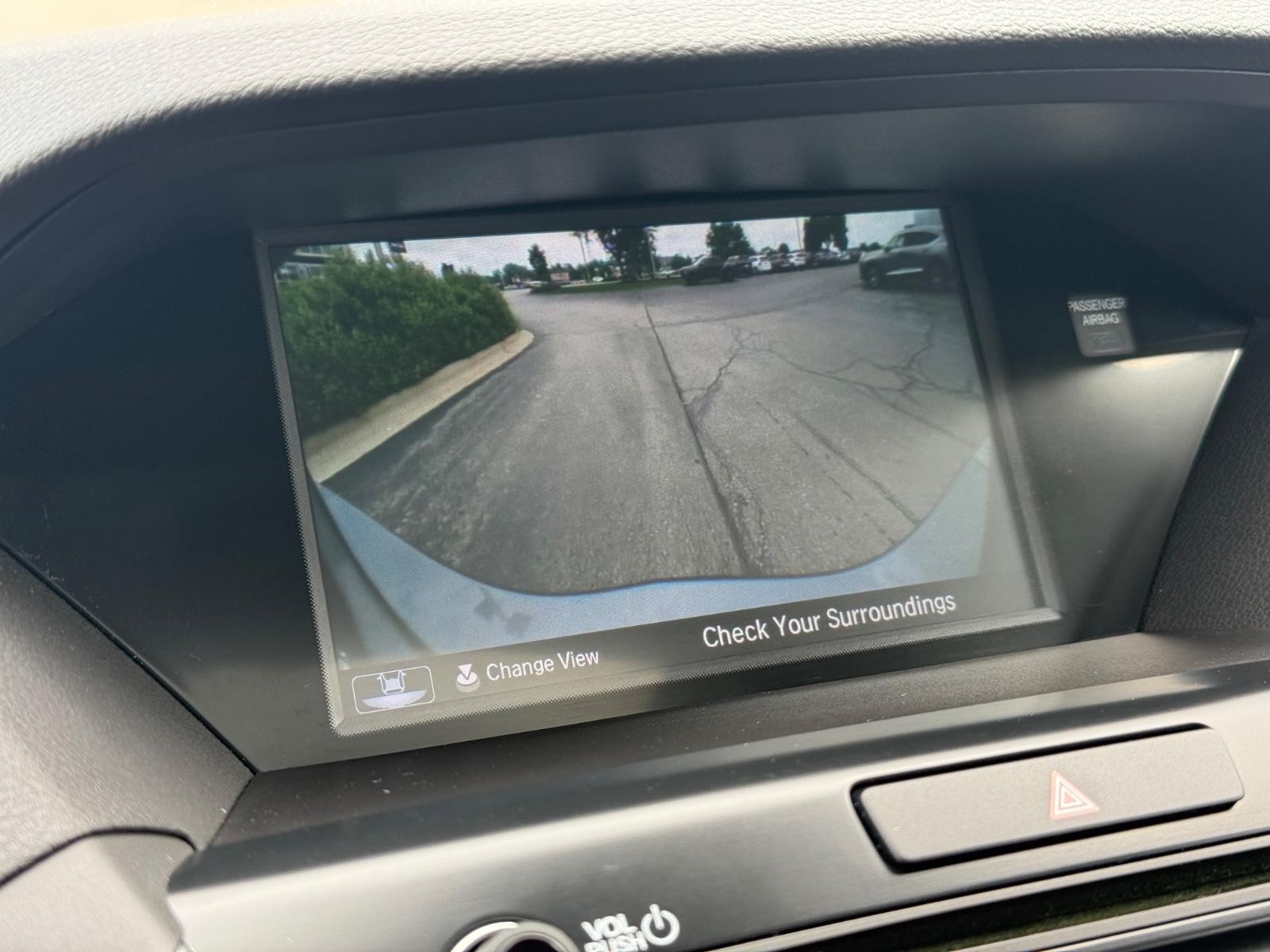 Acura MDX Vehicle Full-screen Gallery Image 21