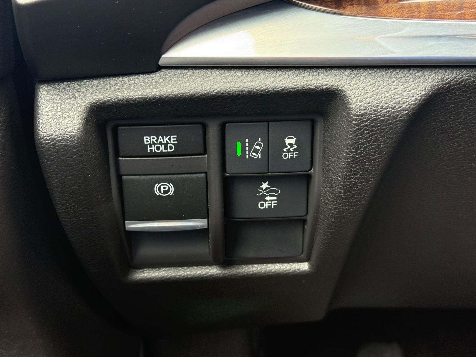 Acura MDX Vehicle Full-screen Gallery Image 26