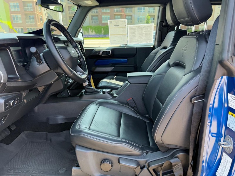 Ford Bronco Vehicle Full-screen Gallery Image 11