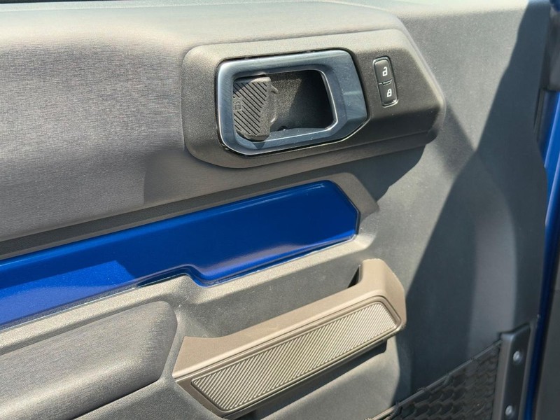 Ford Bronco Vehicle Full-screen Gallery Image 12