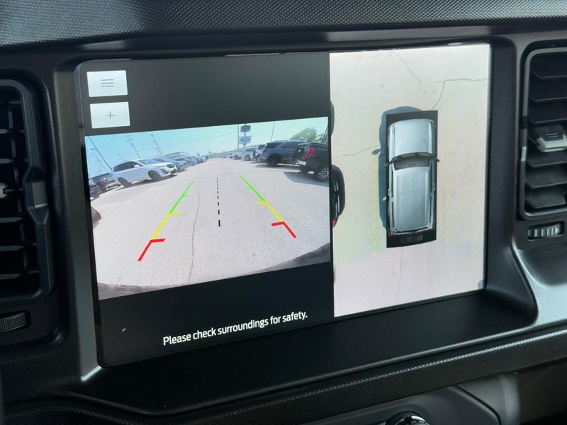 Ford Bronco Vehicle Full-screen Gallery Image 18