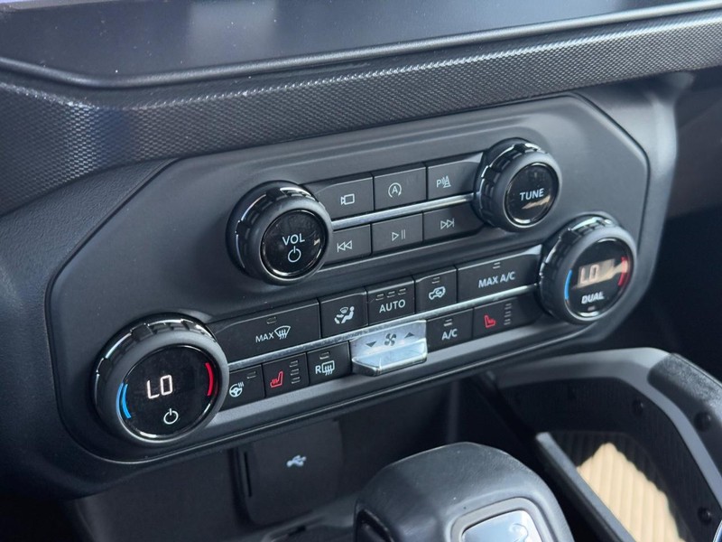 Ford Bronco Vehicle Full-screen Gallery Image 23